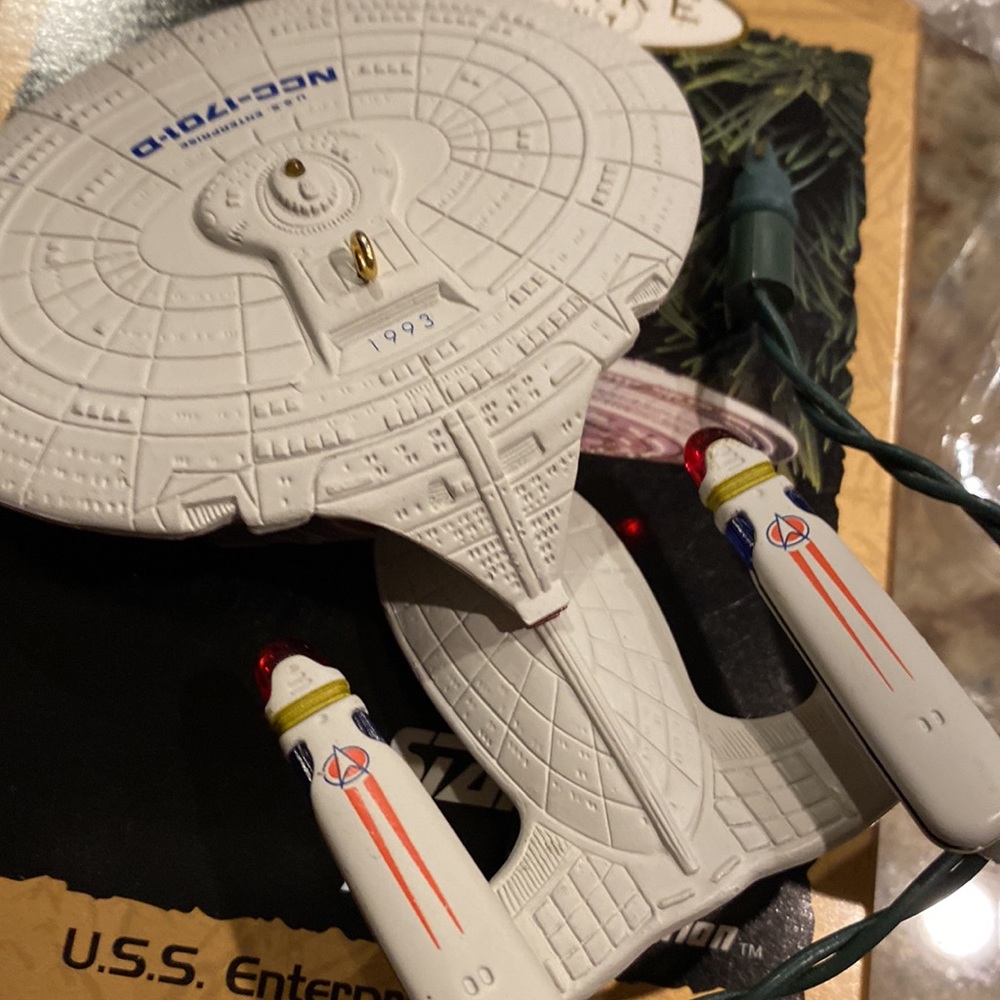 Vintage 1993 Hallmark USS Enterprise Next Generation - Picture 4 of 6